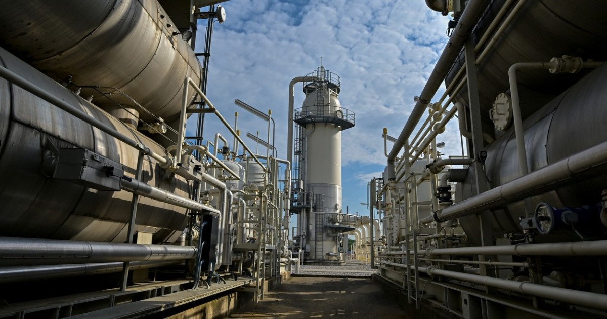 Șoc pe piața gazelor: Prețurile au explodat în Europa, România va simți scumpirile Prețul gazelor naturale pe piața europeană a crescut vertiginos, cu până la 40% într-o singură zi, și cu aproximativ 75% într-o săptămână