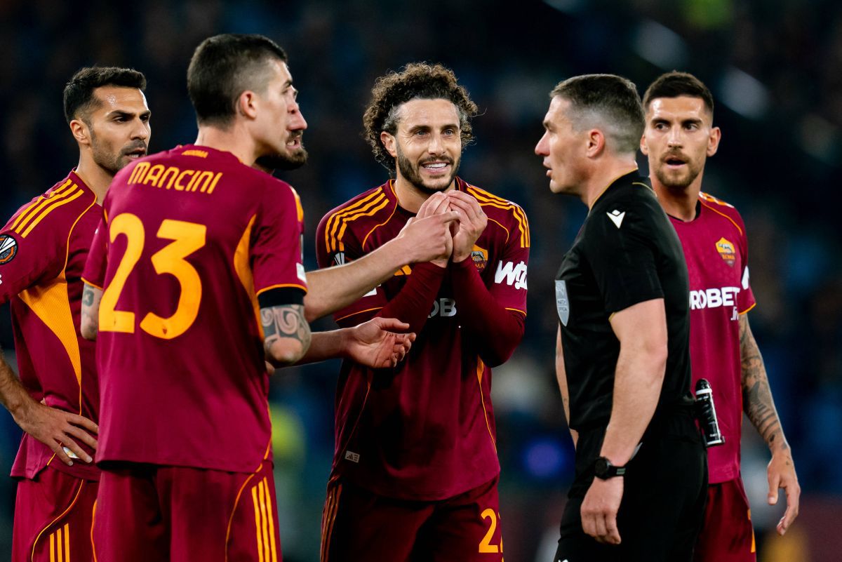 Kovacs, „central” impecabil la Roma: Românul, apreciat de presa italiană după un meci spectaculos Istvan Kovacs a arbitrat impecabil meciul retur din Roma și Bologna, încheiat cu scorul de 3-4 după prelungiri, în care oaspeții s-au calificat