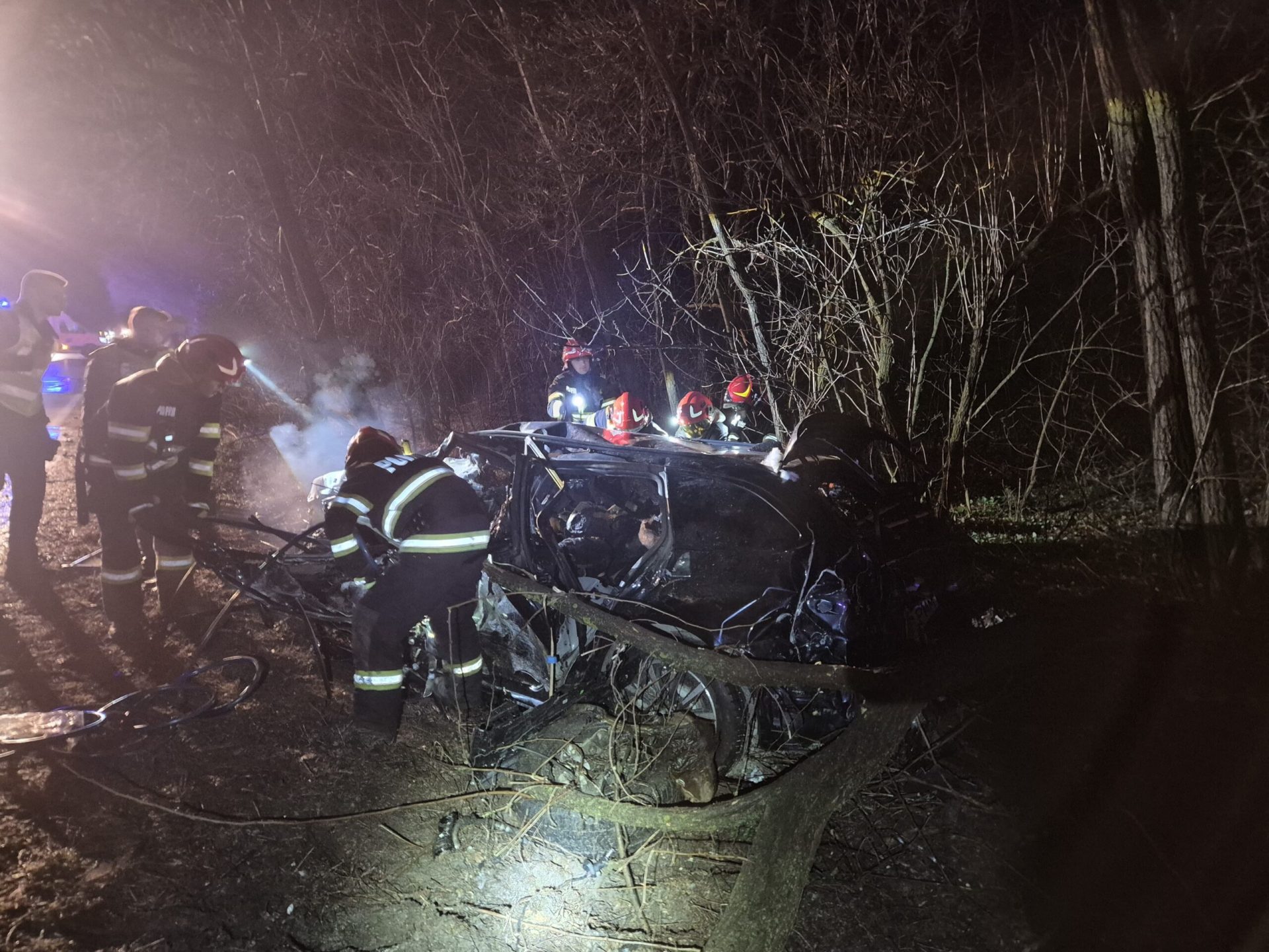 Tragedie pe DN 15D: Patru morți și trei răniți grav într-un accident rutier în județul Neamț Un accident rutier grav a avut loc miercuri seară pe DN 15D, în comuna Dulcești, județul Neamț, soldându-se cu patru decese și trei persoane grav rănite