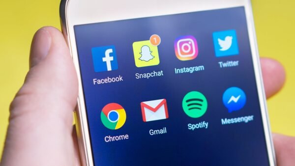 Australia amenință giganții tech cu procese din cauza copiilor pe platforme Autoritatea australiană de supraveghere a siguranței online ia în considerare inițierea unor acțiuni în instanță împotriva Facebook, Instagram, Snapchat, TikTok și YouTube