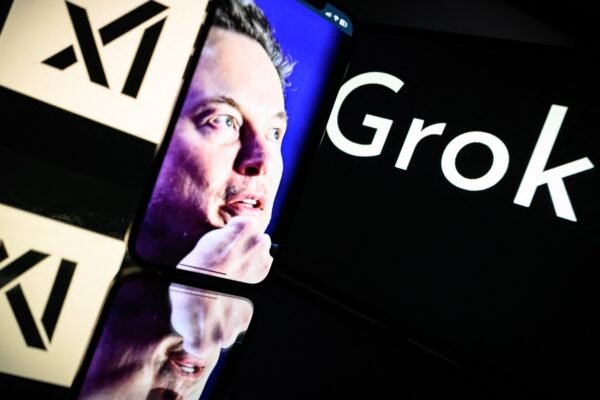 Tribunalul din Amsterdam interzice chatbotului Grok să genereze imagini nud Un tribunal din Amsterdam a impus companiei xAI, deținută de Elon Musk, interdicția de a genera imagini nud fără consimțământ și materiale cu abuz sexual asupra copiilor, după cum relatează Politico