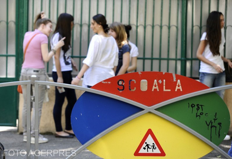 Baremul de la simularea de română pentru evaluarea națională 2026, disponibil luni Ministerul Educației va publica luni, la ora 15:00, baremul de corectare pentru proba de Limba și literatura română susținută de elevii de clasa a VIII-a în cadrul simulării pentru Evaluarea Națională 2026
