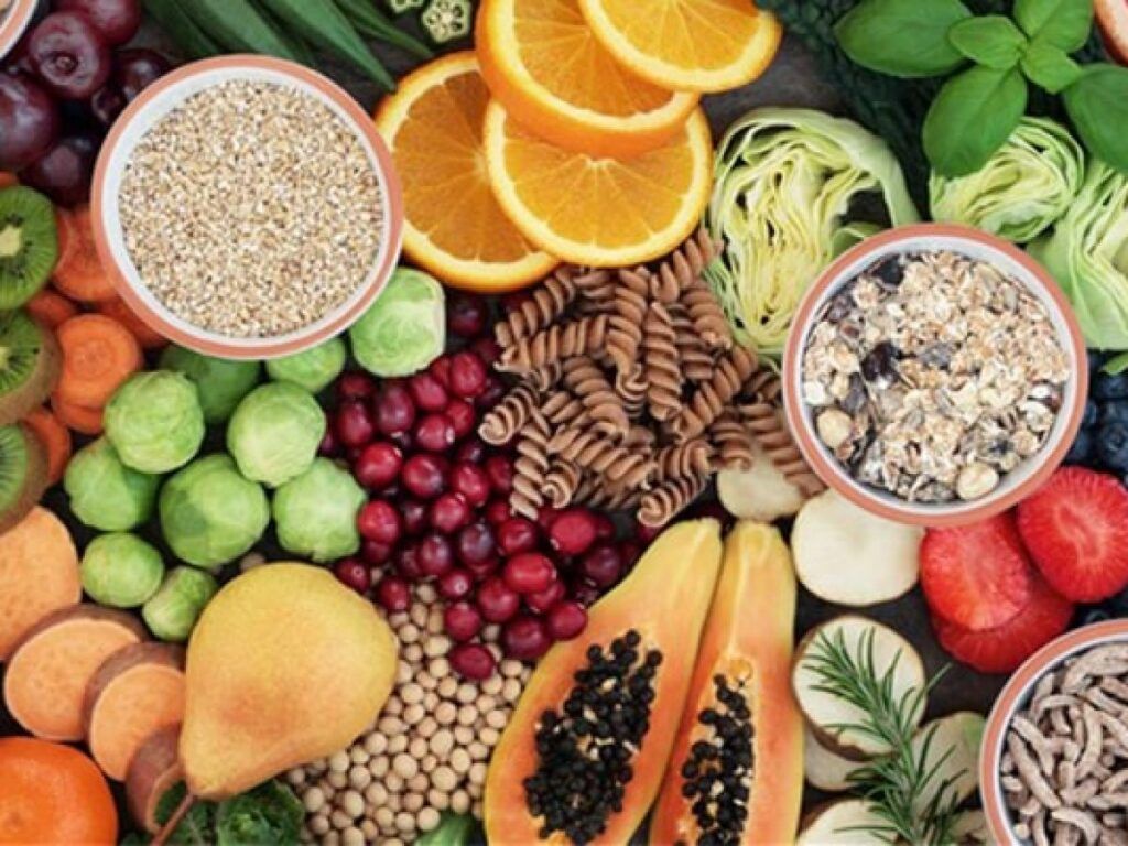 Fibrele alimentare: Un element ignorat al dietei moderne revine în atenție Timp îndelungat considerate un element plictisitor al alimentației, fibrele alimentare își recapătă importanța în ochii specialiștilor în nutriție