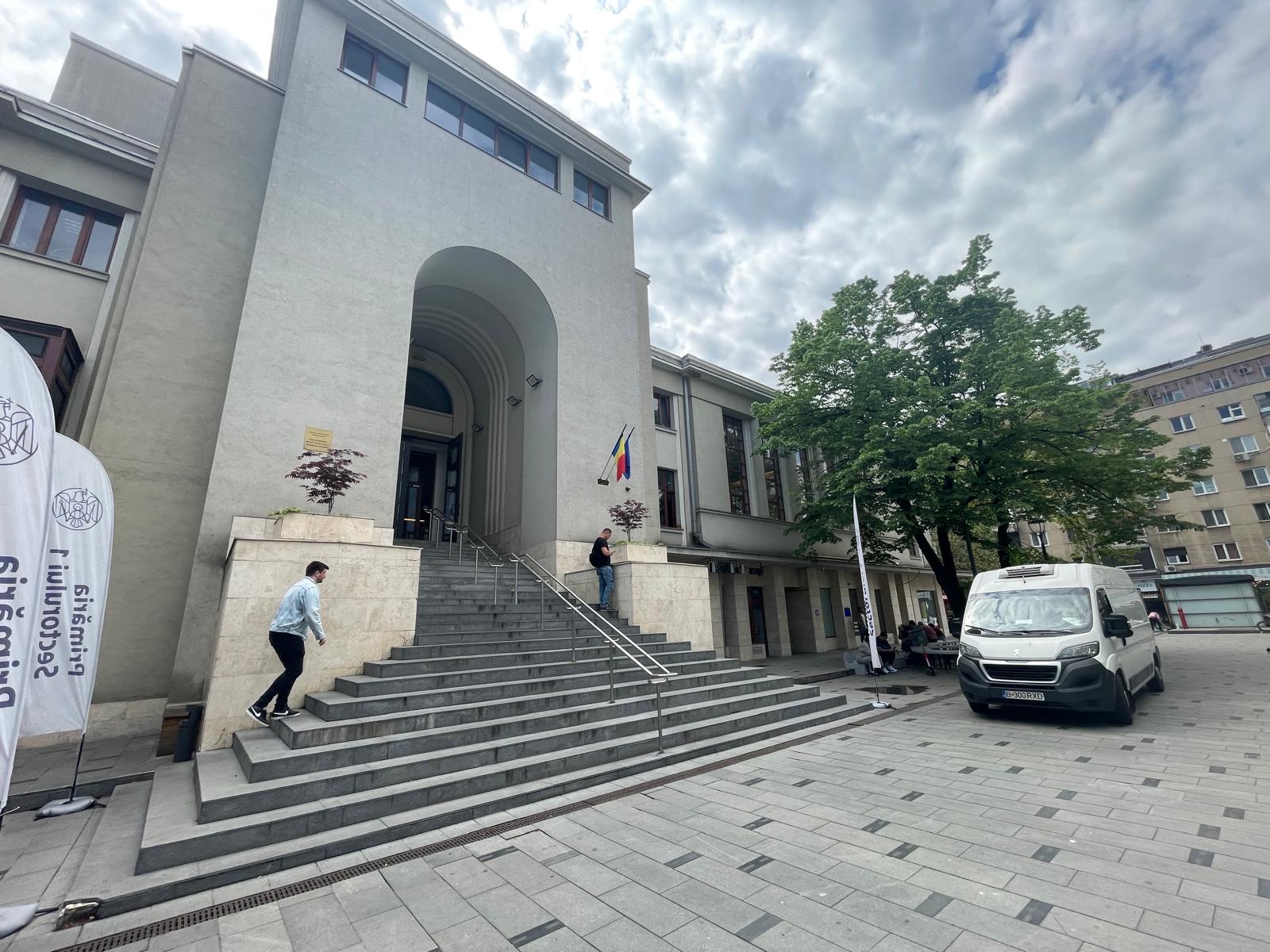 Pietonalizare parțială în centrul Capitalei: Ciucu anunță primele zone vizate Primarul general al Capitalei, Ciprian Ciucu, a dezvăluit într-un interviu acordat G4Media, planurile pentru primele zone pietonale din centrul Bucureștiului