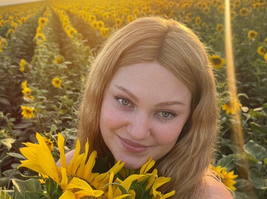 Andreea Anița, tânăra care a mobilizat România, a pierdut lupta cu cancerul Andreea Anița, tânăra de 27 de ani din Fălticeni, pentru care românii au donat peste 2,3 milioane de dolari, a murit