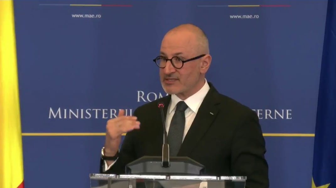 MAE: Românii din zonele de conflict din Orientul Mijlociu pot părăsi țara cu documente expirate Ministerul Afacerilor Externe (MAE) a anunțat luni că cetățenii români aflați în statele afectate de conflictul din Orientul Mijlociu pot părăsi zona, inclusiv în cazul în care documentele sau vizele lor au expirat