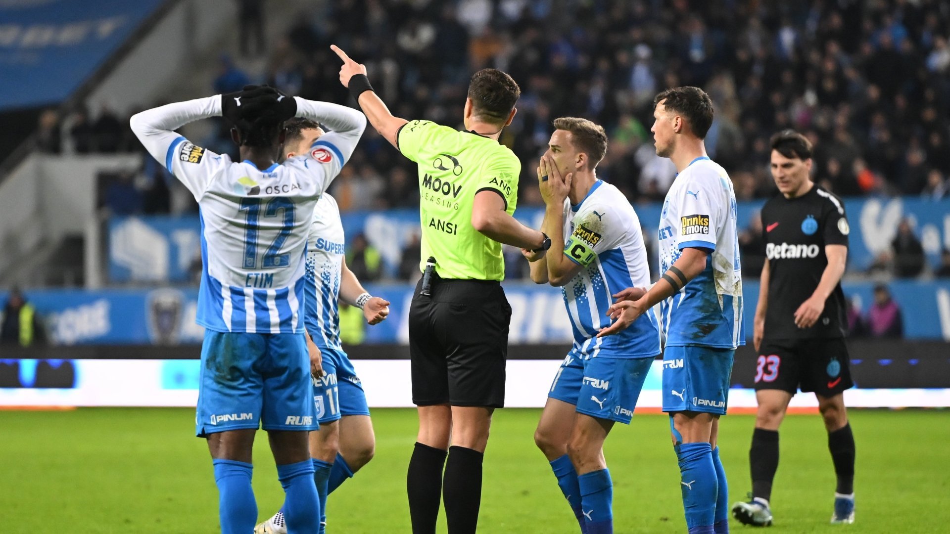 Cine va arbitra craiova – CFR cluj din cupa româniei