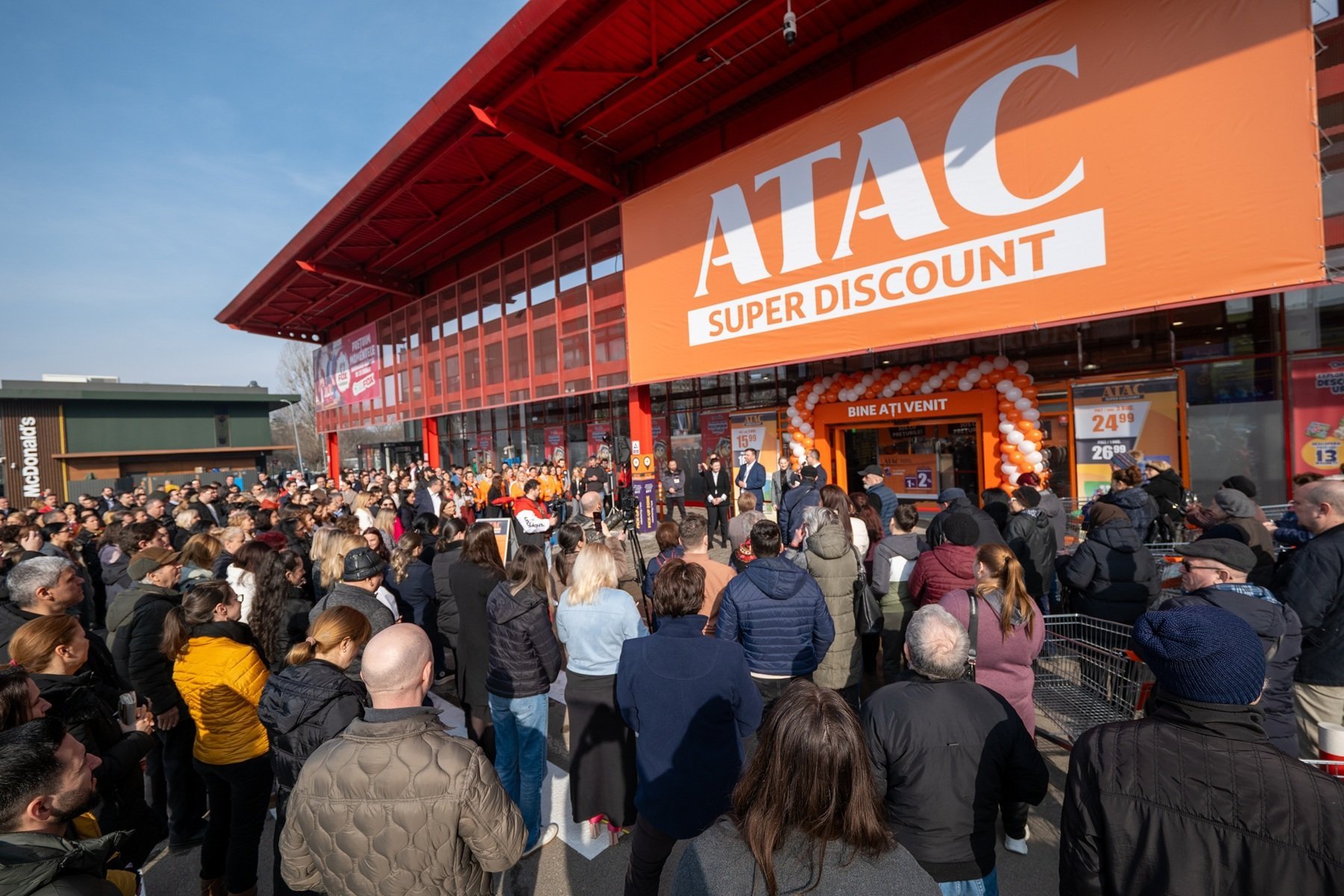 Auchan extinde formatul ATAC în magazine mai mici, pe fondul presiunii pe prețuri Retailerul francez Auchan își adaptează strategia de business la cerințele pieței, lansând formatul de hiperdiscount ATAC într-un nou supermarket din București