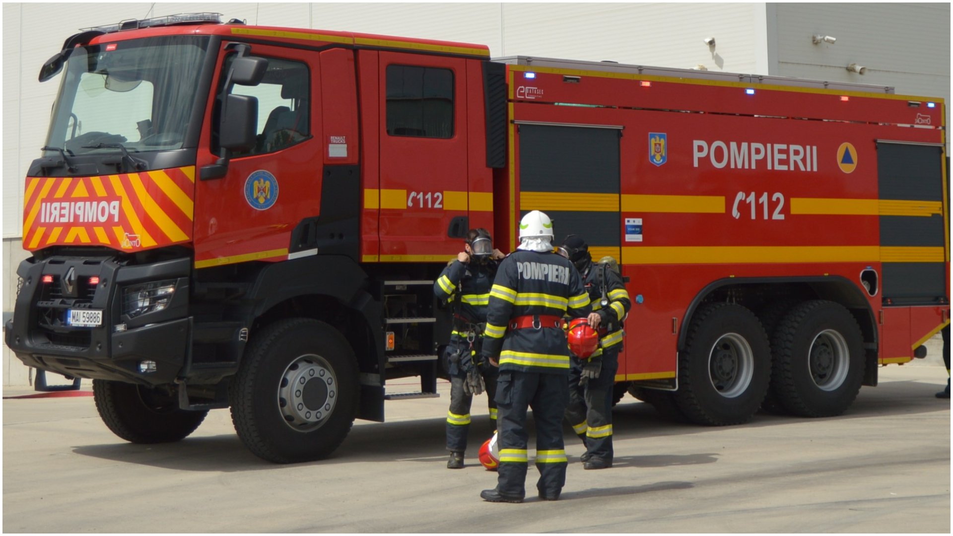 Incendiu la Halele Centrale din Ploiești: Pompierii au intervenit rapid Un incendiu a izbucnit duminică dimineața în incinta Halelor Centrale din Ploiești, generând un nor dens de fum