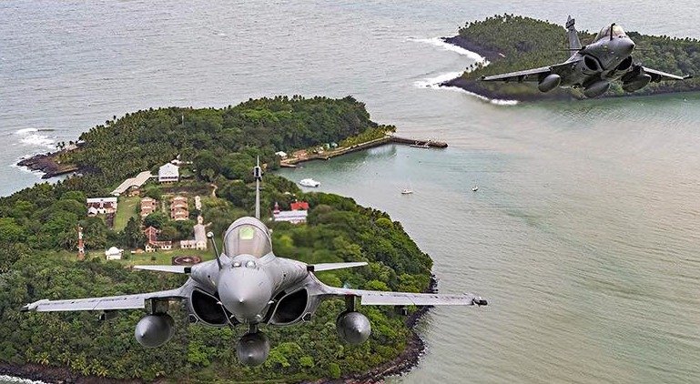 Franța permite SUA utilizarea bazelor sale militare din Orientul Mijlociu Parisul a autorizat temporar prezența avioanelor și altor aeronave militare americane pe bazele sale din Orientul Mijlociu, a anunțat Statul Major francez, citat de agenția Agerpres