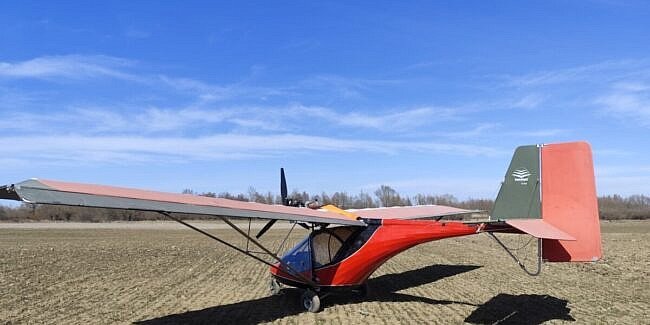 Fugă spectaculoasă din Ucraina: Un cetățean a aterizat cu avionul în Suceava Un cetățean ucrainean în vârstă de 31 de ani a fost depistat sâmbătă în județul Suceava, după ce ar fi traversat ilegal granița din Ucraina cu un avion de mici dimensiuni