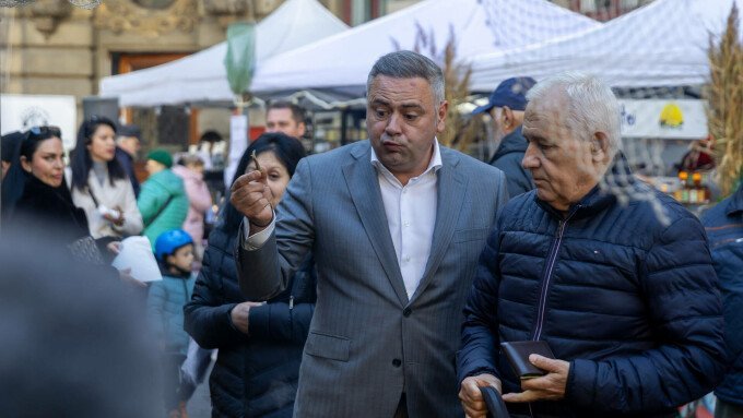 Ministrul Agriculturii propune măsuri urgente pentru un echilibru în relația producători-retaileri București – Ministrul Agriculturii și Dezvoltării Rurale, Florin Barbu, a anunțat o serie de măsuri menite să corecteze dezechilibrele din relația dintre producători și retaileri