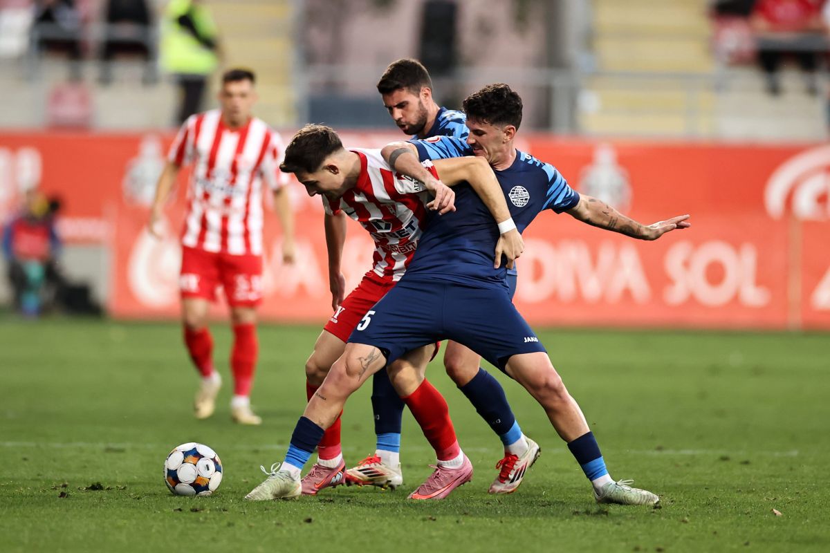 Metaloglobus și UTA Arad se înfruntă la Clinceni, sub privirile lui Florin Bratu Clinceniul a găzduit, sâmbătă, duelul dintre Metaloglobus și UTA Arad, prima partidă a zilei în Superligă