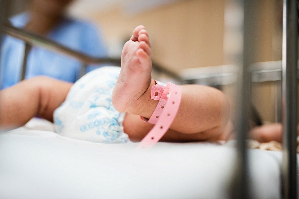 Ministrul Sănătății vrea o mai bună îngrijire a prematurilor Ministrul Sănătății, Alexandru Rogobete, a avut o întâlnire cu reprezentanții Asociației Prematurilor, cu scopul de a îmbunătăți îngrijirea copiilor născuți prematur