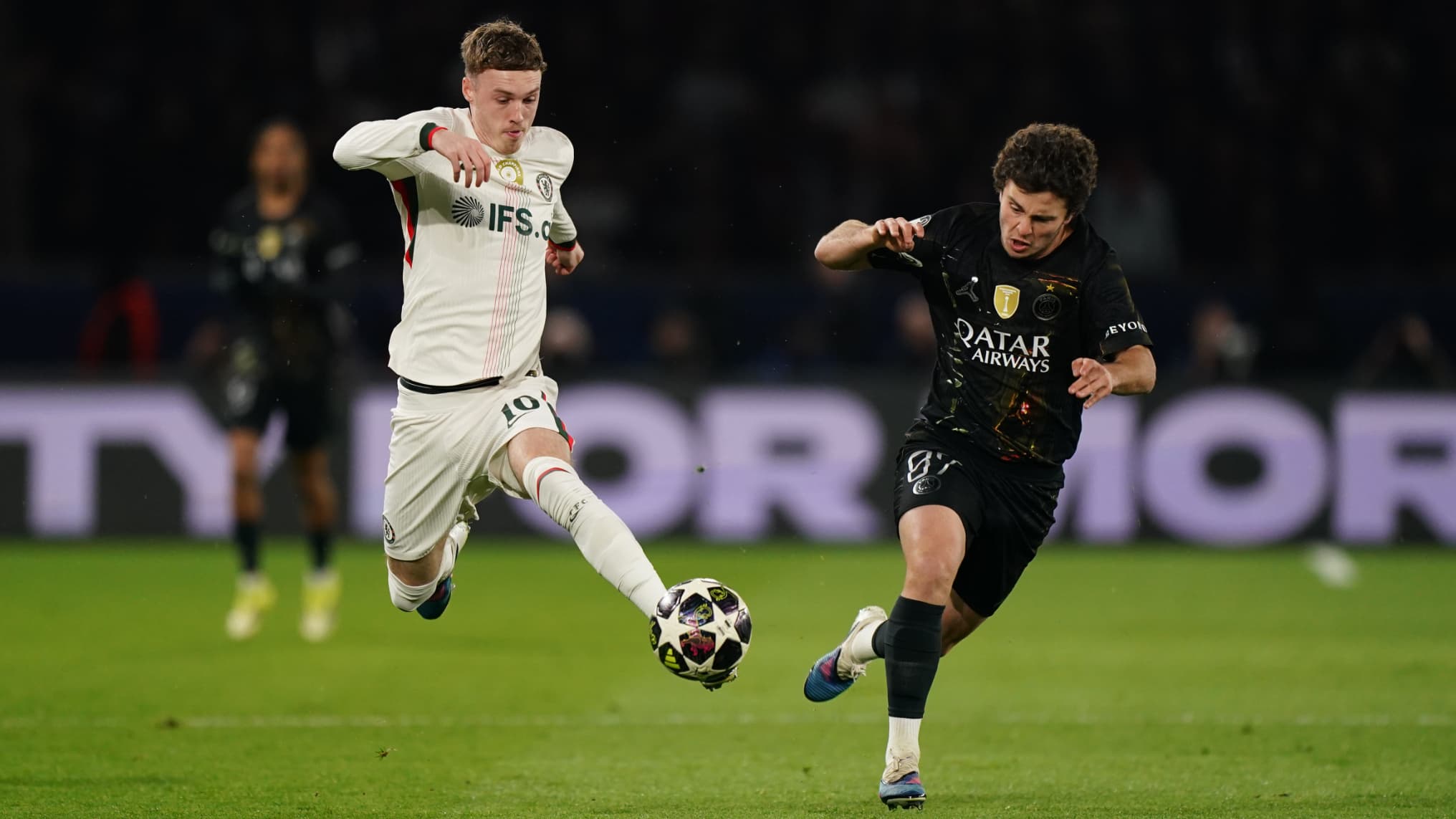 Barcola deschide scorul, dar emoțiile sunt mari pentru PSG în fața lui Chelsea Paris Saint-Germain a reușit să învingă Chelsea cu scorul de 1-0 în prima manșă a optimilor de finală din Champions League
