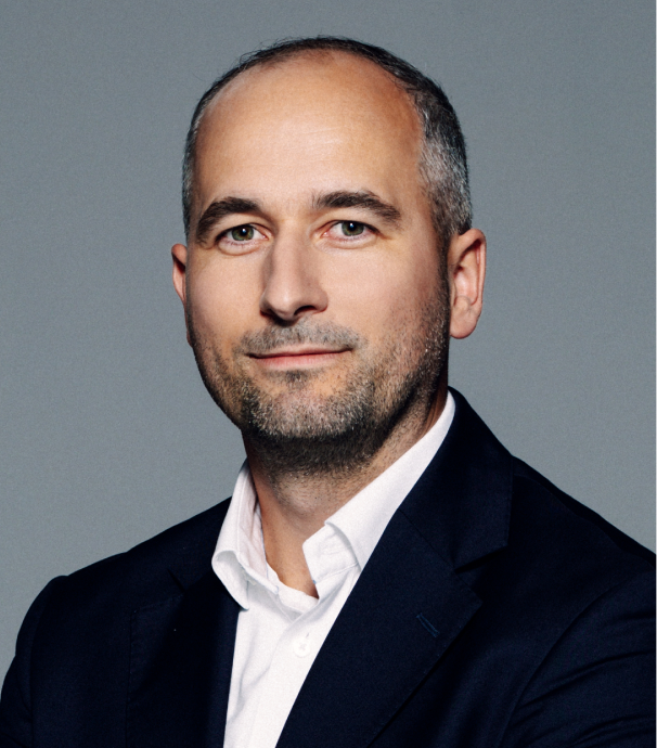 Enterprise Investors investește peste 20 de milioane de euro în lanțul de săli de fitness 18GYM Fondul de investiții Enterprise Investors, prin fondul său IX, va injecta până la 20,4 milioane de euro în 18GYM, lanțul de săli de fitness fondat de Vlad Ronea și sora sa, Alexandra Ronea