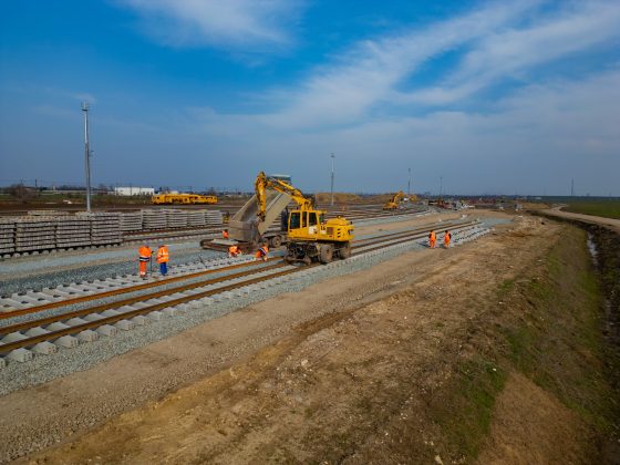 Lucrările de modernizare a infrastructurii feroviare din portul Constanța continuă Șantierul pentru modernizarea infrastructurii feroviare din Portul Constanța, etapa I, Valu lui Traian, este în plină desfășurare