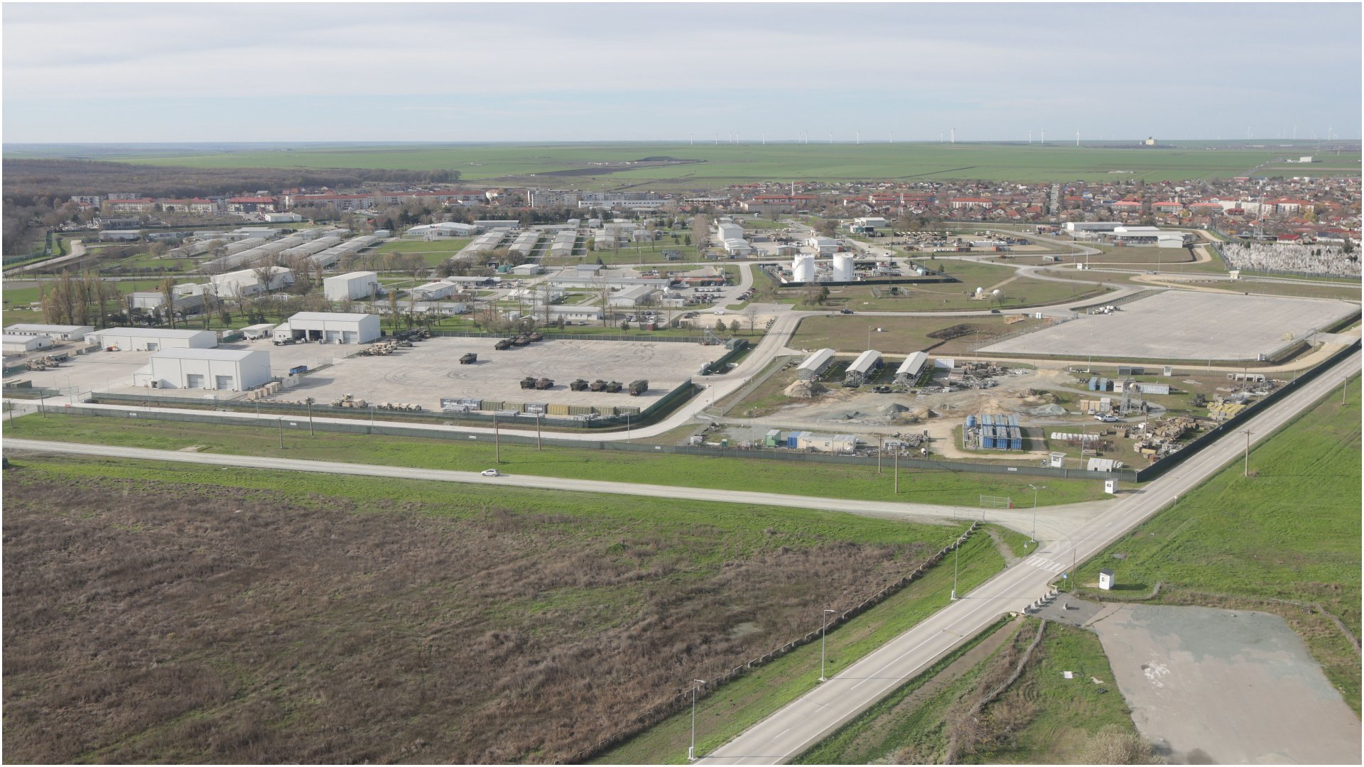 Baza de la Mihail Kogălniceanu, transformată într-un oraș militar NATO Baza aeriană 57 Mihail Kogălniceanu este în plină expansiune, cu un proiect de modernizare estimat la 2,5 miliarde de euro