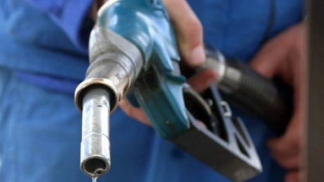 Prețurile carburanților continuă să crească: Motorina depășește 8,5 lei pe litru Prețul benzinei și al motorinei a crescut din nou, cu 9 bani pe litru, în această dimineață, marcând a doua scumpire în decursul acestei luni