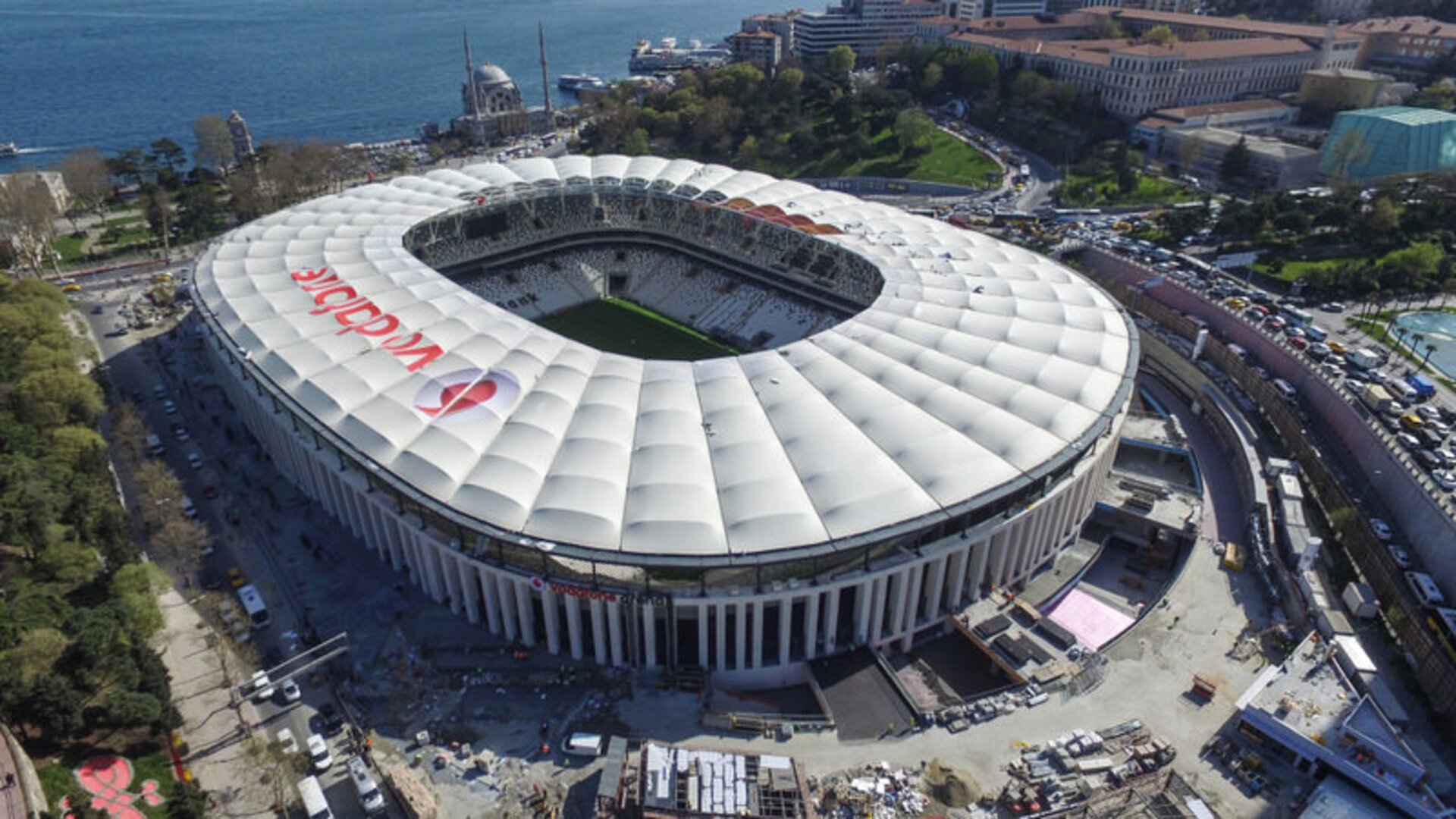 Barajul România-Turcia, sub semnul întrebării: Conflictul din Orientul Mijlociu complică situația Echipa națională de fotbal a României ar putea juca meciul de baraj pentru calificarea la Cupa Mondială împotriva Turciei, la Istanbul, într-un context internațional extrem de tensionat