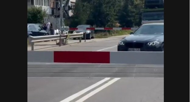 Poliția Rutieră, controale ample la trecerile de cale ferată: Sute de sancțiuni, permise reținute și certificate de înmatriculare retrase