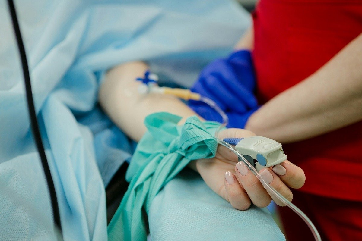 Curtea Supremă a Indiei autorizează eutanasia pasivă într-un caz medical fără precedent Curtea Supremă a Indiei a luat o decizie istorică, autorizând oprirea sistemelor de susținere a vieții unui bărbat de 32 de ani, aflat în stare vegetativă persistentă de 13 ani