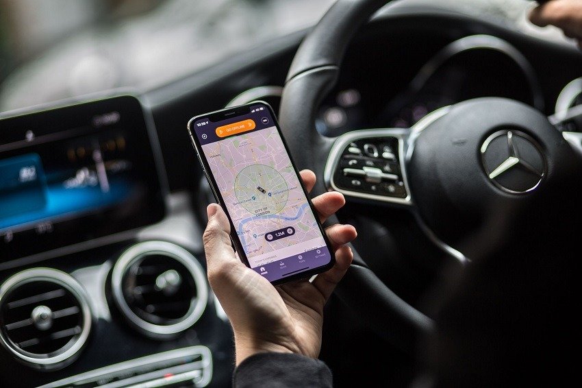 Taximetriștii clujeni atacă legislația privind transportul alternativ la Bruxelles Asociația Taximetriștilor din Cluj-Napoca a depus o plângere la Comisia Europeană, acuzând România de încălcarea legislației Uniunii Europene în domeniul transportului de persoane