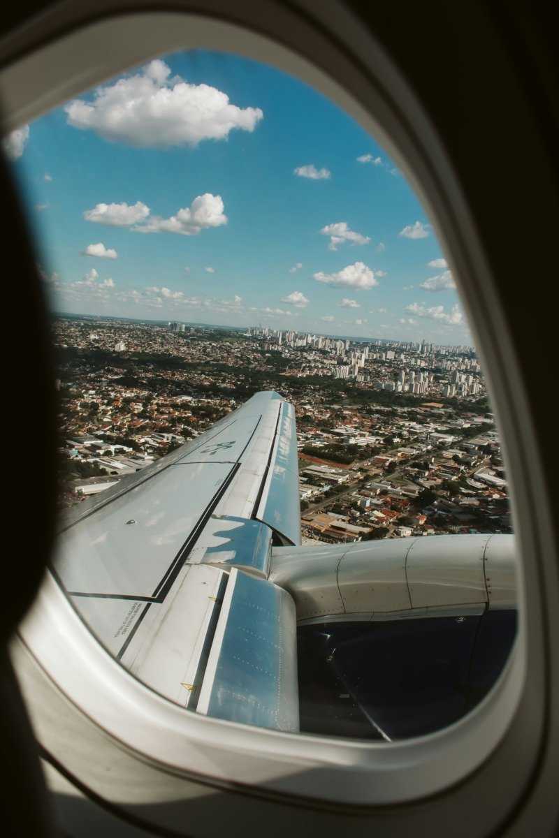 Atenție, pasageri! Experții indică locurile din avion pe care să le evitați Un ghid al celor mai puțin dorite locuri într-un avion a fost elaborat de specialiști în călătorii, oferind sfaturi prețioase pentru viitoarele zboruri