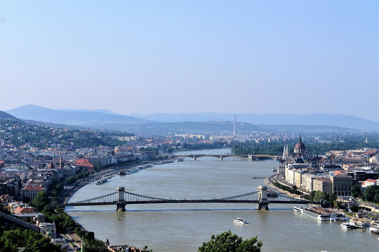 Ungaria a reținut cetățeni ucraineni și a confiscat milioane de dolari, acuzațiile de jaf vin din partea Kievului Budapesta este în centrul unui scandal diplomatic major după ce autoritățile maghiare au reținut șapte cetățeni ucraineni, angajați ai unei bănci de stat, precum și o importantă cantitate de numerar