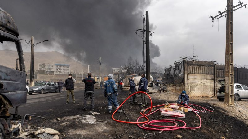 Atacuri ample în Orientul Mijlociu: Iranul intensifică ofensiva, tensiunile cresc Conflictele din Orientul Mijlociu se intensifică dramatic, după ce Iranul a amplificat atacurile asupra instalațiilor petroliere și a navelor din Golf