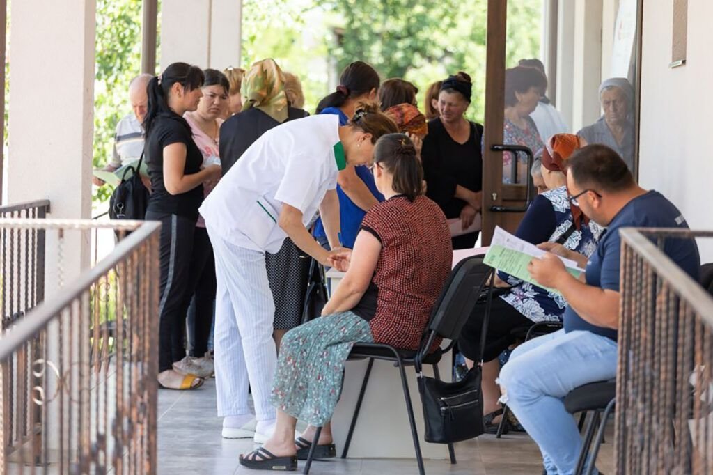 Consultații medicale gratuite pentru bucureșteni, prin caravana „obezitatea este boală”