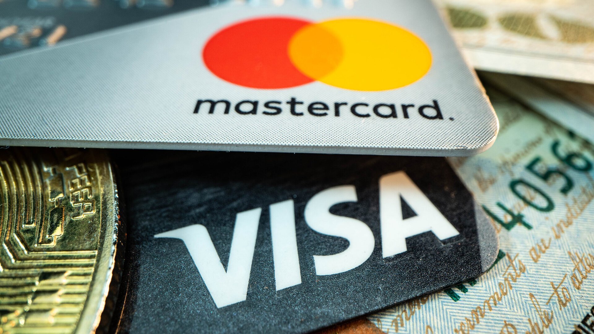 Europa vrea să scape de dependența de Visa și Mastercard Uniunea Europeană se confruntă cu o problemă strategică majoră: dependența de sistemele de plată internaționale controlate de companii americane, precum Visa și Mastercard