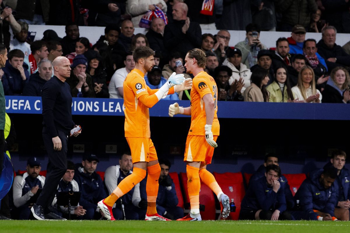 Kinsky, coșmarul lui Tottenham în optimile Champions League: două gafe imense și schimbare rapidă Antonin Kinsky, portarul ceh al celor de la Tottenham, a trăit un coșmar pe terenul celor de la Atletico Madrid în optimile de finală ale Ligii Campionilor