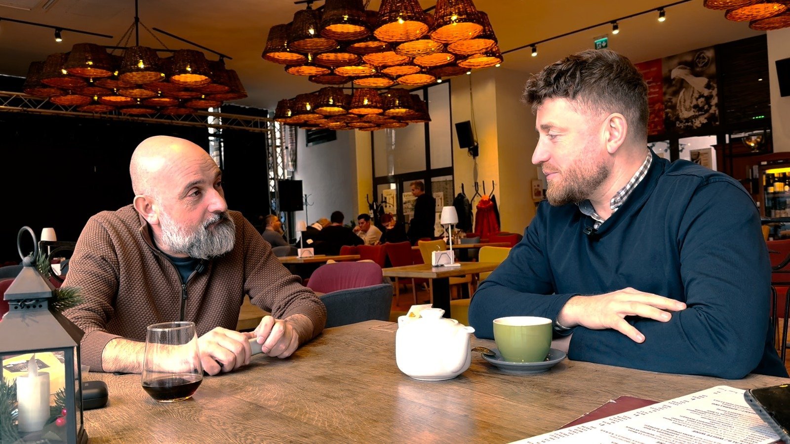 Un tânăr fermier român explorează succesul și oportunitățile din agricultura europeană George Cățean, un fermier român din generația tânără, a experimentat nu doar satisfacția succesului în domeniul agricol, ci și a dobândit o înțelegere profundă a contextului european, a proiectelor, tendințelor și deciziilor relevante pentru fermieri