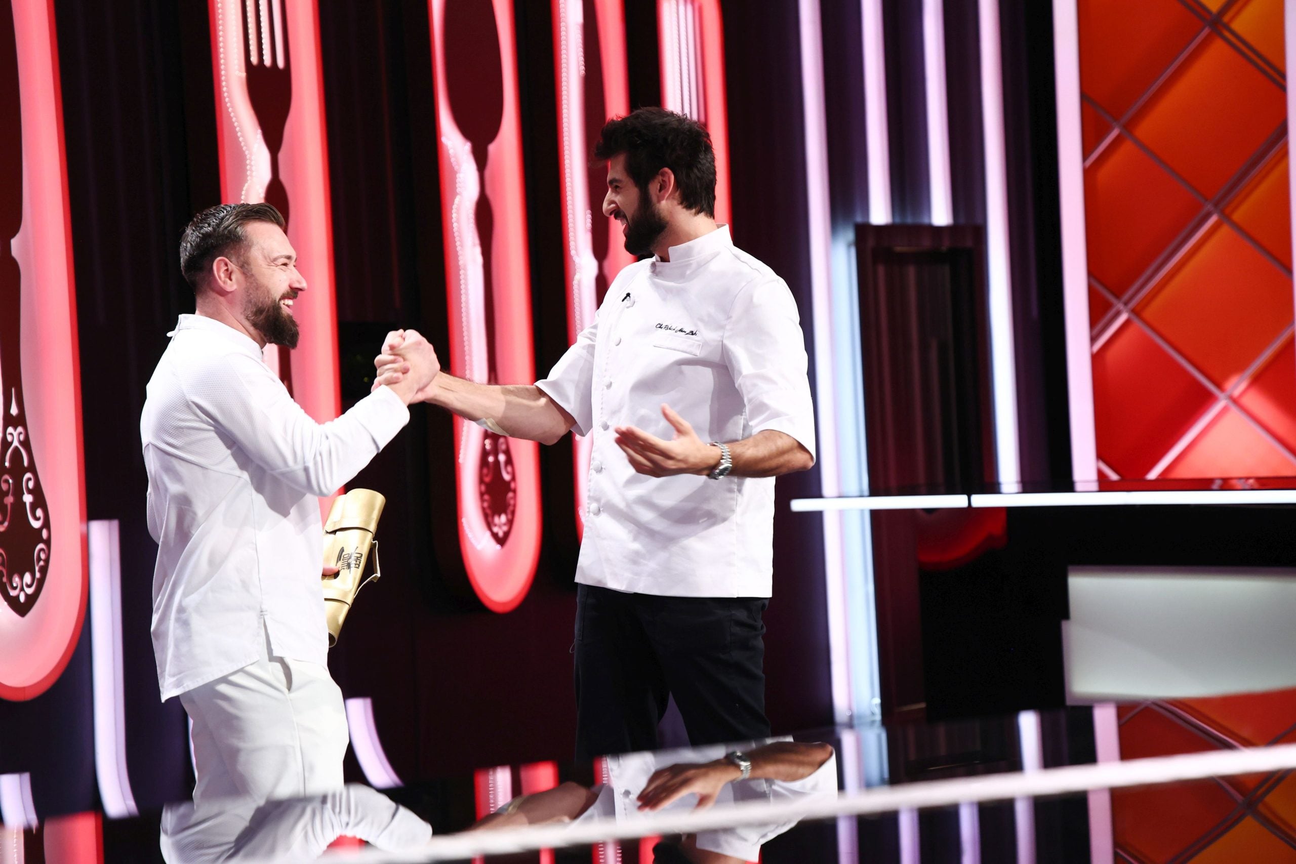 Primul cuțit de aur al sezonului 17 a fost adjudecat: Alexandru Dodoaia, Executive Senior Sous Chef, este marele câștigător În competiția culinară plină de suspans, Chef Richard Abou Zaki a oferit ieri râvnitul cuțit de aur