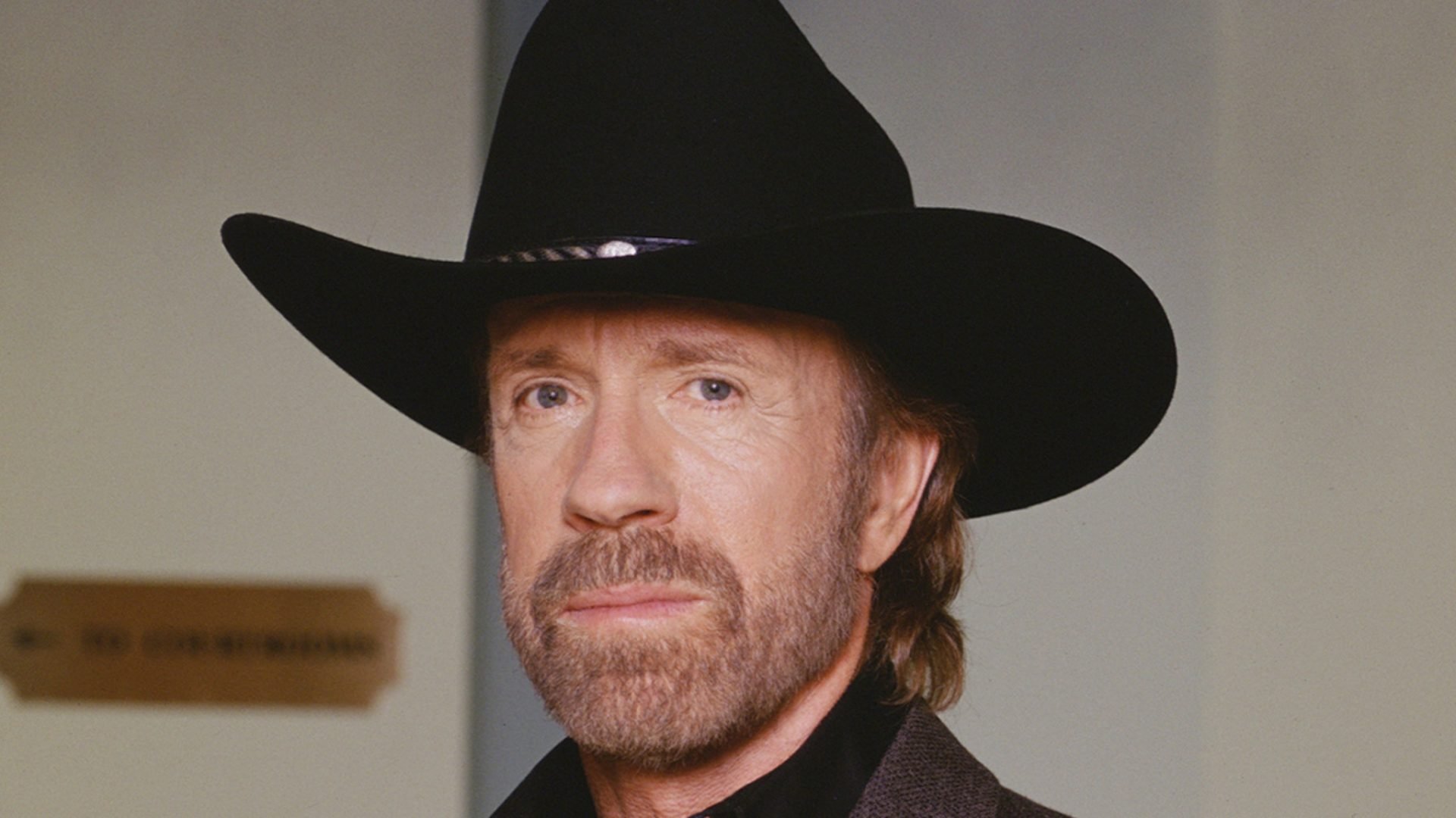 Chuck norris, internat de urgență în hawaii