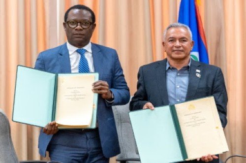 Belize și Guyana, parteneriat pentru protejarea pădurilor tropicale GEORGETOWN, Guyana – Două țări membre ale Comunității Caraibelor (CARICOM), Belize și Guyana, au semnat un memorandum de înțelegere (MoU) pentru a intensifica cooperarea în domeniul conservării, gestionării durabile și protejării pădurilor