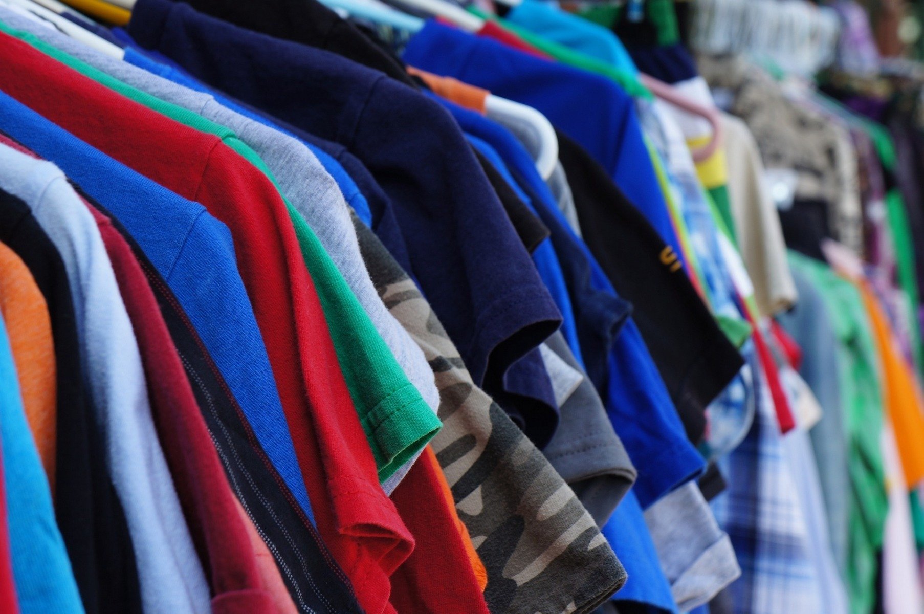 Noi reguli pentru importul de produse second-hand: Guvernul vrea să stopeze „groapa de gunoi” a țării Ministra Mediului, Diana Buzoianu, a anunțat publicarea unui proiect de ordonanță de urgență care prevede reguli mai stricte pentru importul de produse second-hand în România