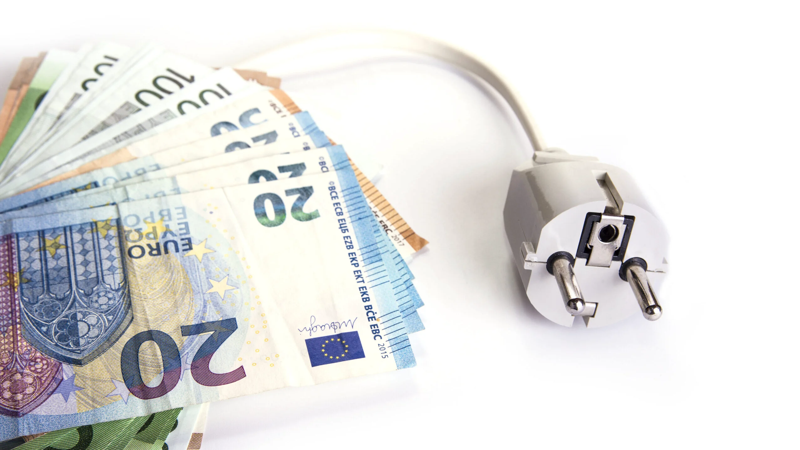 Prețurile la energie electrică rămân sub control pentru români până în martie 2026, dar schimbări majore se pregătesc Consumatorii casnici din România vor beneficia de mecanismul de plafonare a prețurilor la energie electrică până la sfârșitul lunii martie 2026, conform schemelor implementate de principalii furnizori, cum ar fi E.ON, Hidroelectrica și Electrica Furnizare