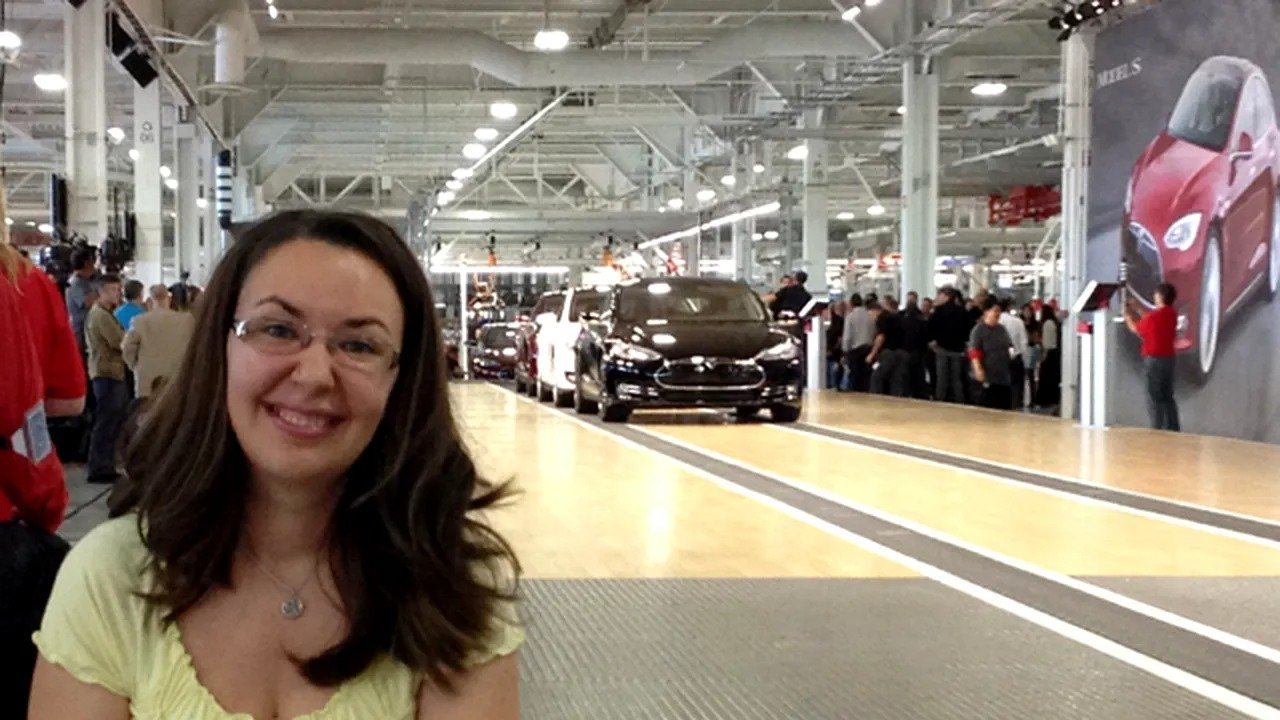 Tesla, acuzată de discriminare la angajare: Un proces în SUA zguduie imaginea companiei Un proces deschis în Statele Unite aruncă o umbră asupra practicii de angajare a Tesla, acuzată de discriminare împotriva cetățenilor americani în favoarea deținătorilor de vize H-1B