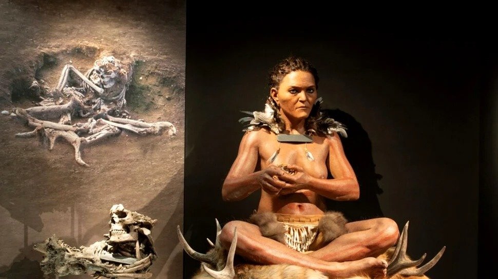 Ritualuri funerare complexe dezvăluite de o descoperire arheologică din Suedia O analiză recentă a unor morminte preistorice din Suedia a scos la iveală detalii uimitoare despre ritualurile funerare practicate în perioada mezolitică