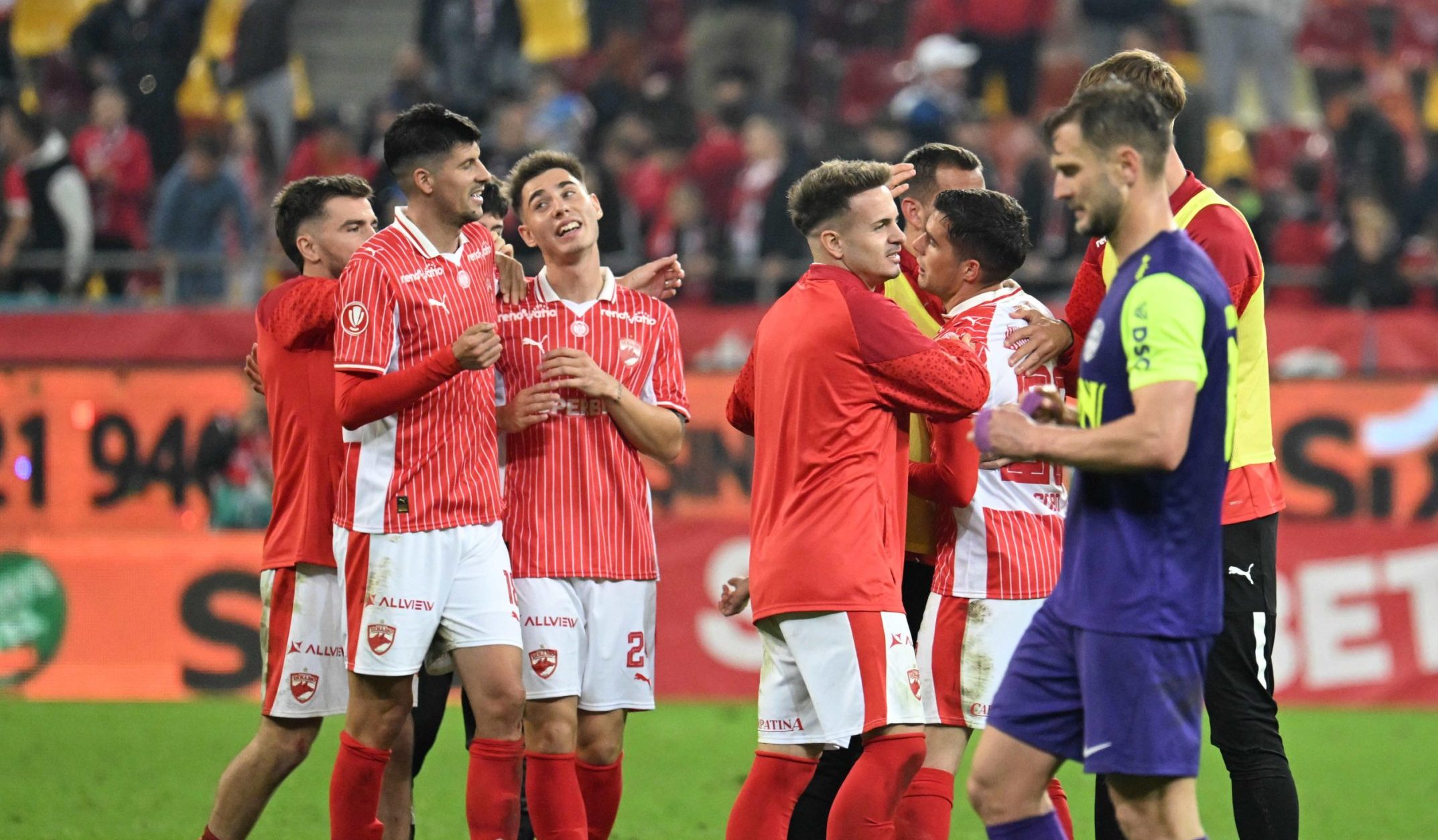 Perica, fostul atacant al lui Dinamo, strălucește în Uzbekistan Stipe Perica, atacantul croat care a evoluat la Dinamo București, a început cu dreptul aventura în fotbalul uzbec