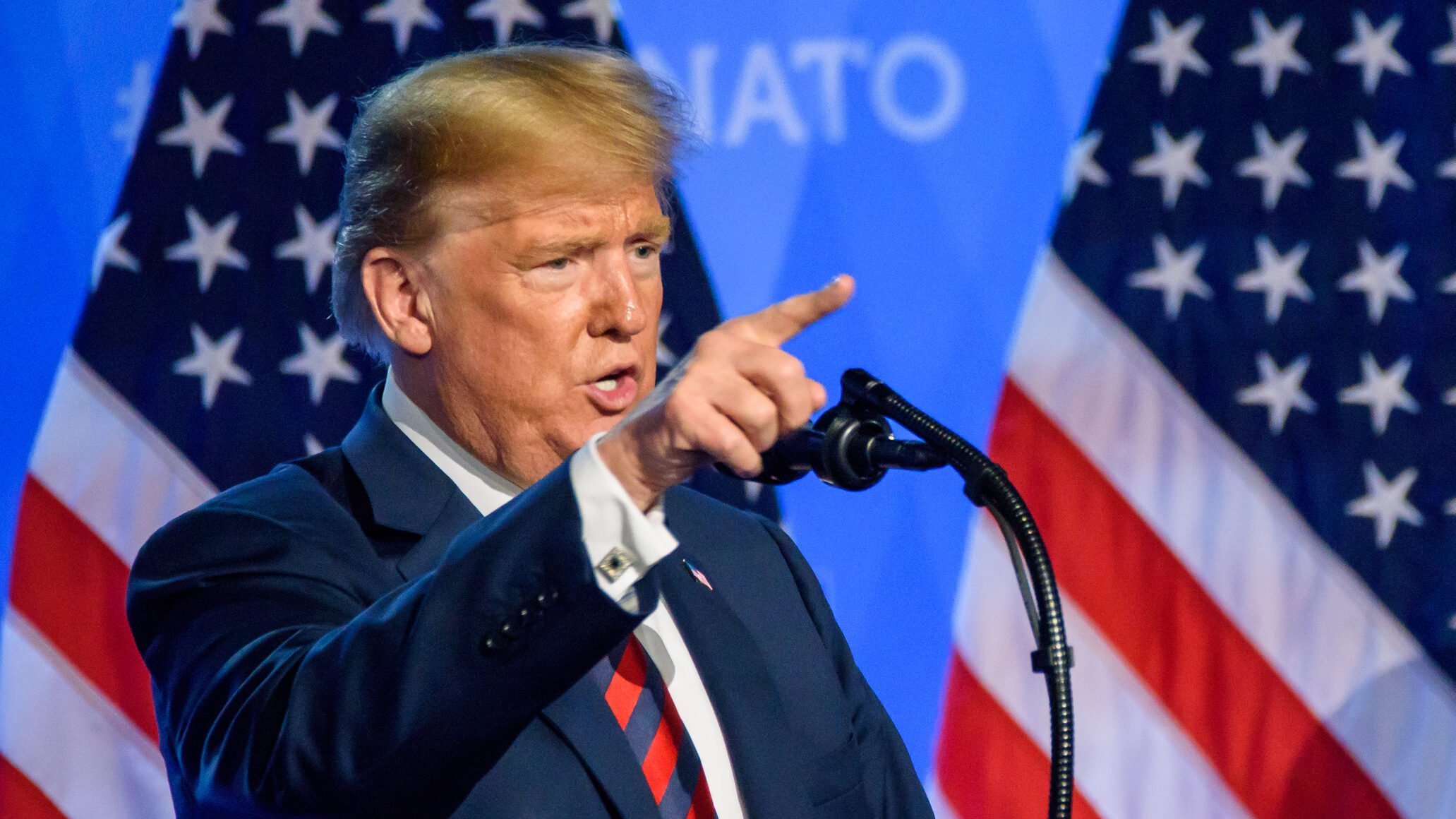 Trump vrea să intervină în succesiunea liderului suprem iranian și cere grațierea lui Netanyahu Fostul președinte american Donald Trump a declarat că Statele Unite ar trebui să joace un rol direct în desemnarea succesorului liderului suprem al Iranului, Ali Khamenei