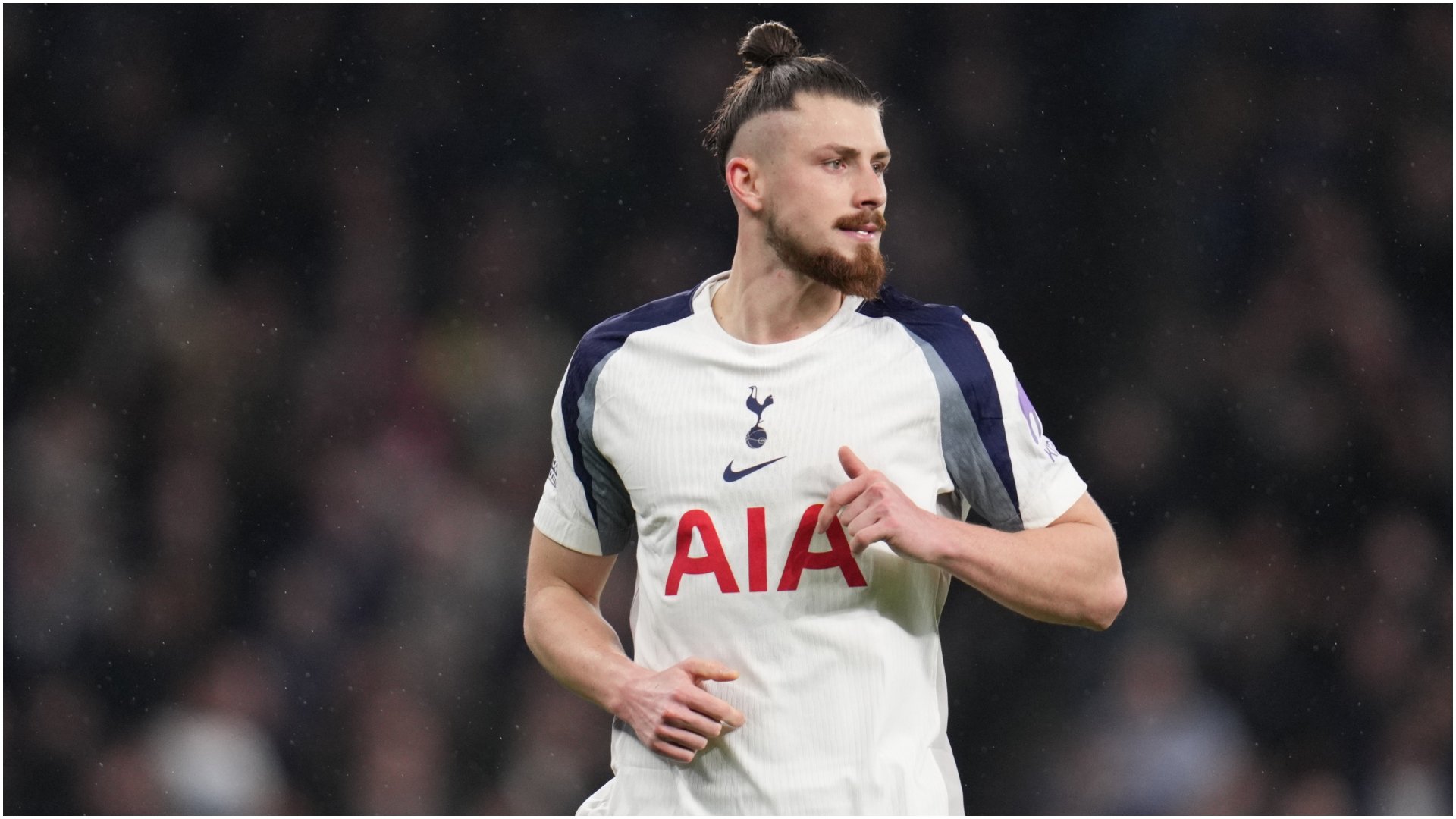 Drăgușin, absent din lotul lui Tottenham din cauza unei reguli neobișnuite Fundașul român Radu Drăgușin nu va evolua în meciul dintre Tottenham și Crystal Palace, din cauza unei reguli stricte impuse de Premier League