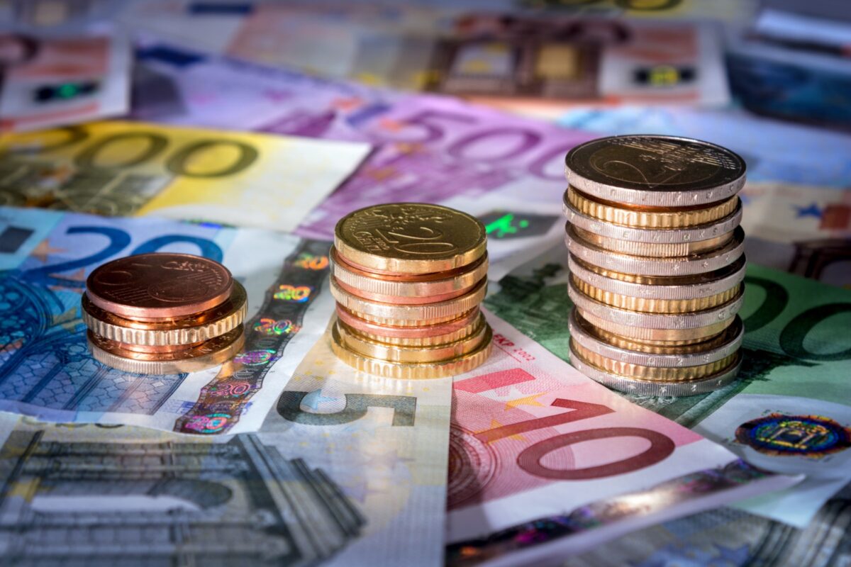 FMI: Războiul din Iran amenință să destabilizeze economia globală Fondul Monetar Internațional (FMI) avertizează că războiul din Iran ar putea provoca un șoc economic „global, dar asimetric”, cu consecințe grave pentru țările care încă își revin după crizele anterioare
