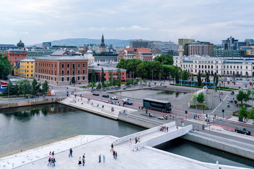 Oslo, desemnat cel mai „verde” oraș din lume Oslo, capitala Norvegiei, a fost declarată cel mai „verde” oraș din lume, conform unui index realizat de Iglu Cruise