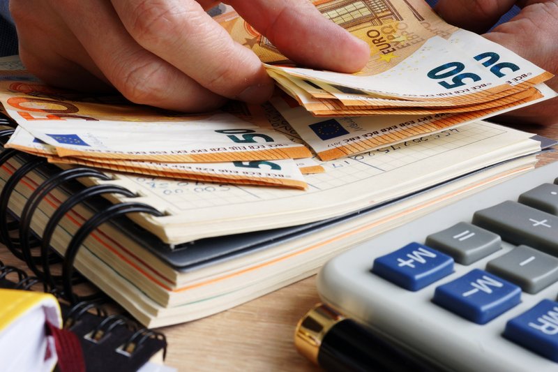 Antreprenorii români, loviți de o măsură din pachetul de relansare economică O măsură inclusă în pachetul de relansare economică al guvernului, menită inițial să sprijine mediul de afaceri, riscă să afecteze negativ companiile mici și mijlocii din România