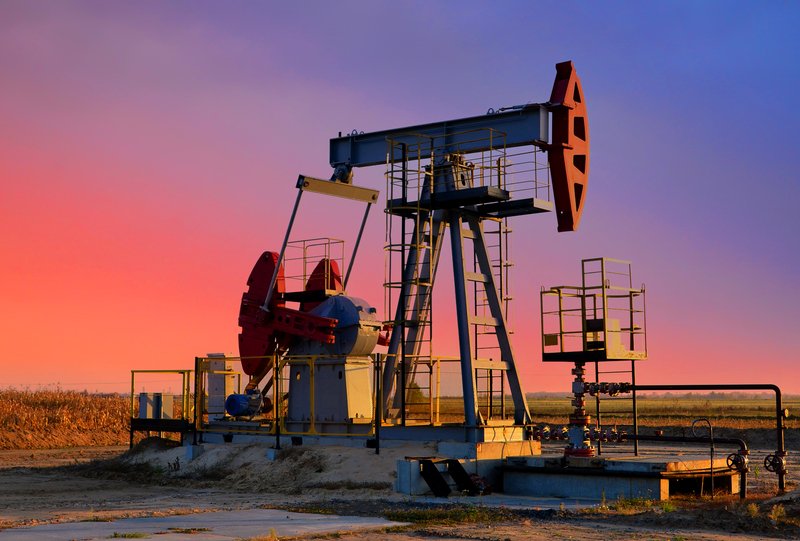 Petrolul sare de 115 dolari, Asia se prăbușește în a 5-a săptămână de război!