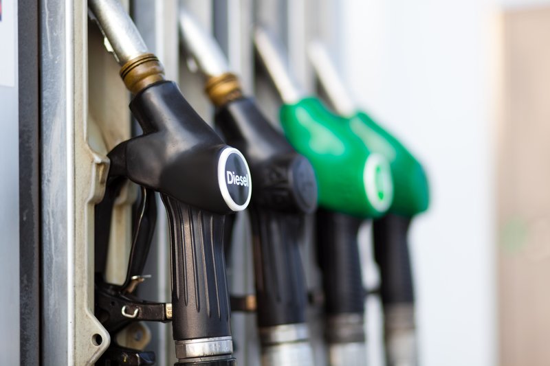 Prețurile carburanților continuă să crească, motorina înregistrând o nouă scumpire vineri, în timp ce benzina a rămas la același nivel