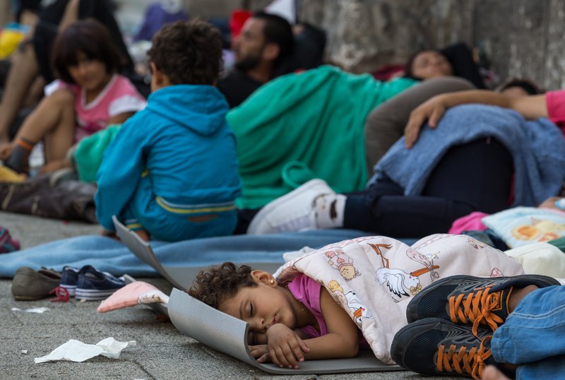 Europol vizează rețelele de trafic de migranți prin atacarea finanțelor acestora Disperarea migranților care încearcă să ajungă în Europa a generat o afacere globală de miliarde de dolari pentru rețelele de traficanți
